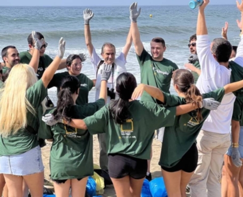 Recogida de-residuos-en-la-playa